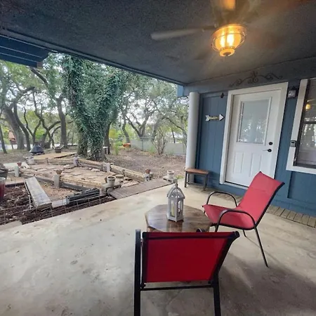 Bamboo Hideout - Sleeps 2 - Pet-Friendly Appartement